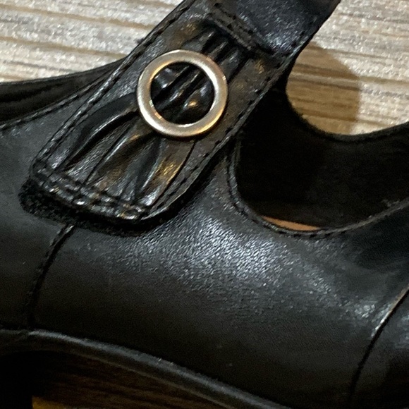 Never Worn Rockport Mary Jane Heels- size 8 - Picture 5 of 8